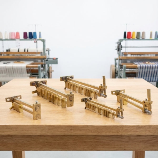 Garment factory brass cloth folder manual fabric folding machine